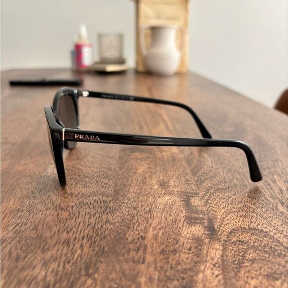 (Last call) EUC Prada PR 02XS HERITAGE Sunglasses with case and box - Picture 5 of 15